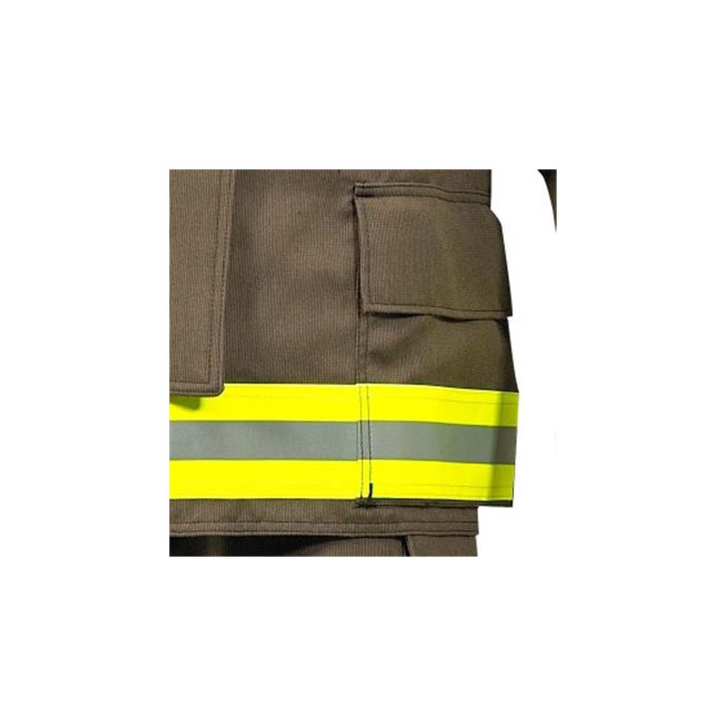 8" x 10" Semi Bellow pockets on the INNOTEX CLASSIC™ RDG20 5222 Bunker Gear coat